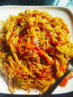 चाउमीन (chowmein reicpe in Hindi) रेसिपी मुख्य फोटो
