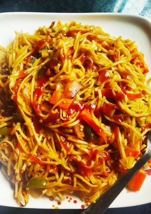 चाउमीन (chowmein reicpe in Hindi) रेसिपी मुख्य फोटो