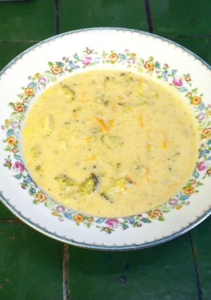 Una foto de Crema de brócoli con queso Edam