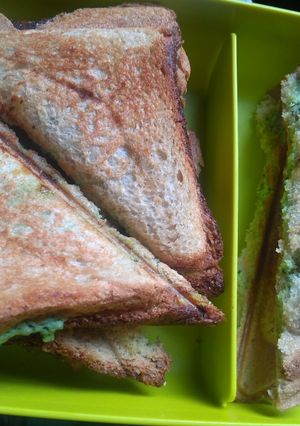 A picture of Peas sandwich.