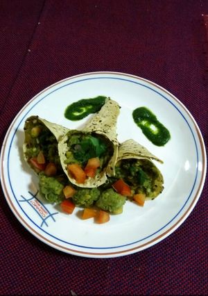 A picture of Chana papad roll.