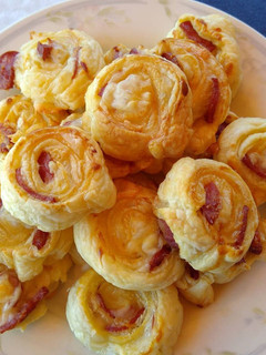 Foto de Folhados de queijo e chouriço