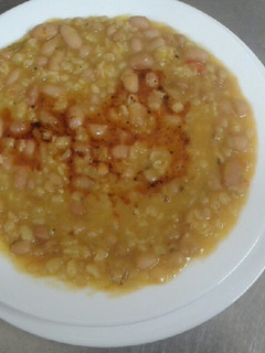 Una foto de Porotos con mote