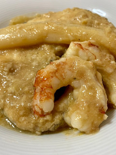 Una foto de Merluza con patatas en salsa de puerros