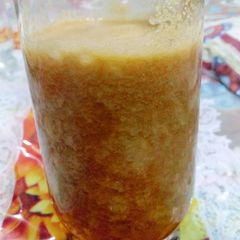 Fresh apple juice A picture of Fresh apple juice.