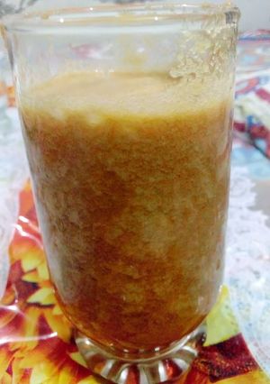 A picture of Fresh apple juice.