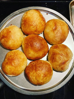 Una foto de Pan de huevo 🥚 y leche 🍞 súper yummy 😋