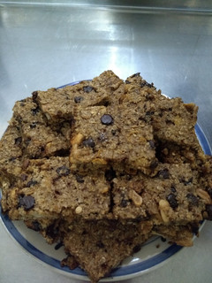 Una foto de Galletitas de avena, granola y chips de chocolate...súper sanas