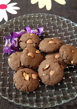 A picture of Walnuts  chocolate  cookies.