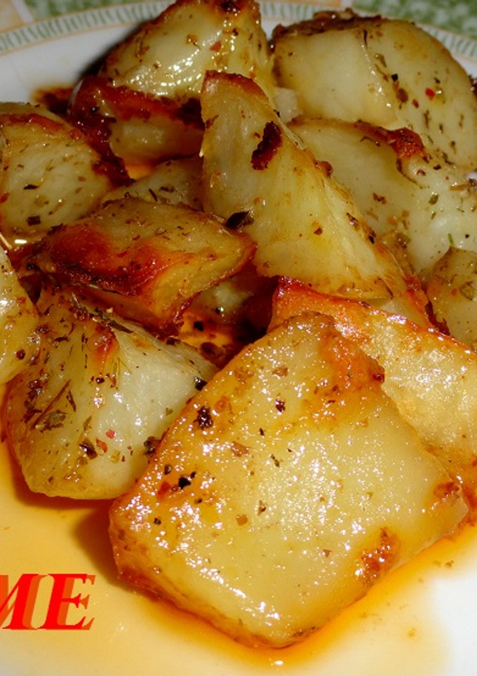 Una foto de Patatas asadas con sobrasada y hierbas