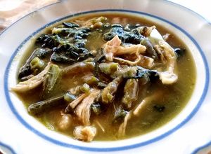 Una foto de Pollo  con espinacas y ejotes tiernos💪🍜😉
