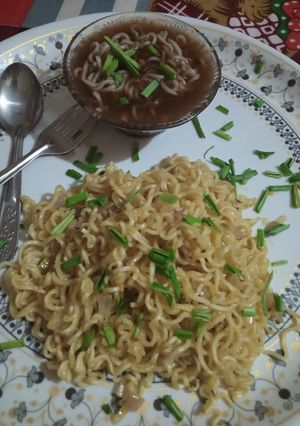 A picture of Onion maggie and manchow maggie soup.