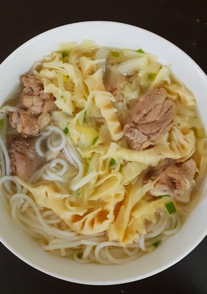 Hình của món Bún măng vịt.