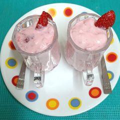 A picture of 🍓🍓🍓Strawberry Yoghurt🍓🍓🍓.