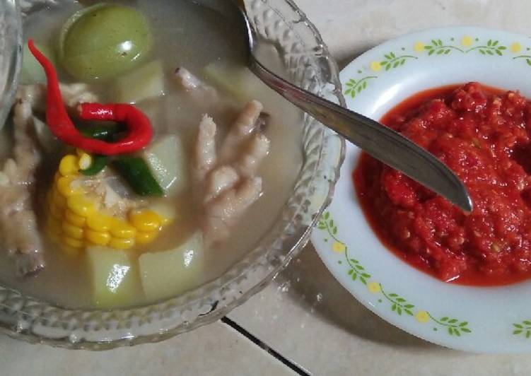 Sambal merah teman sayur asem bening ceker tadi