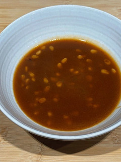 Una foto de Salsa con piñones para pollo relleno