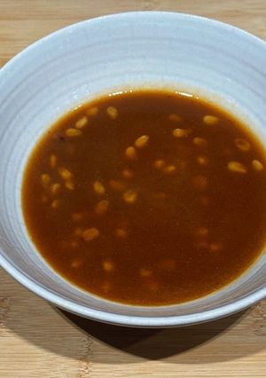 Una foto de Salsa con piñones para pollo relleno