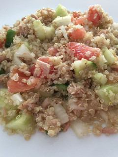 Una foto de Ensalada de quinoa con verduras