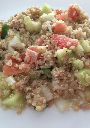 Una foto de Ensalada de quinoa con verduras
