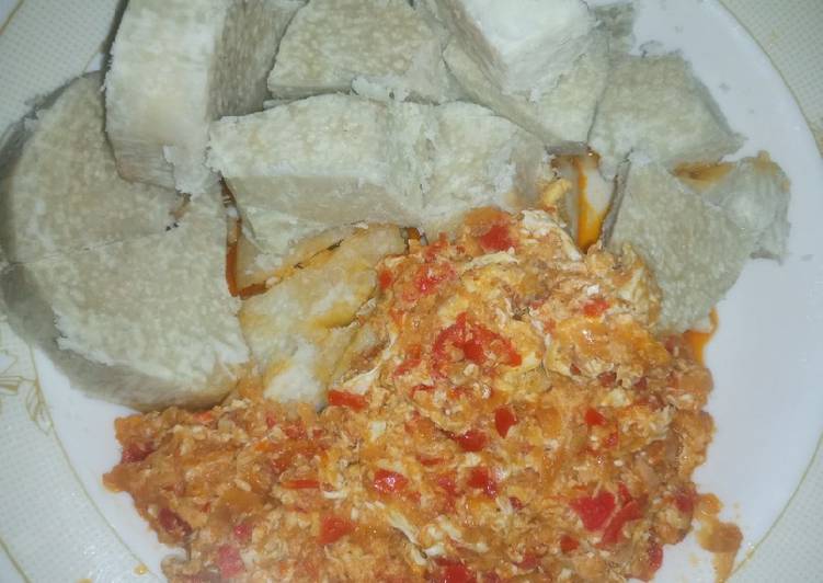 Boiled yam &amp; egg sauce