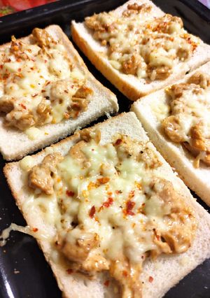 A picture of Peri Peri toast.