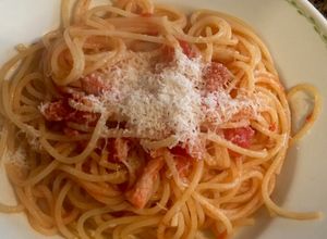 Una foto de Spaghetti all' amatriciana