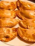 Empanadillas caseras al horno rellenas de pisto