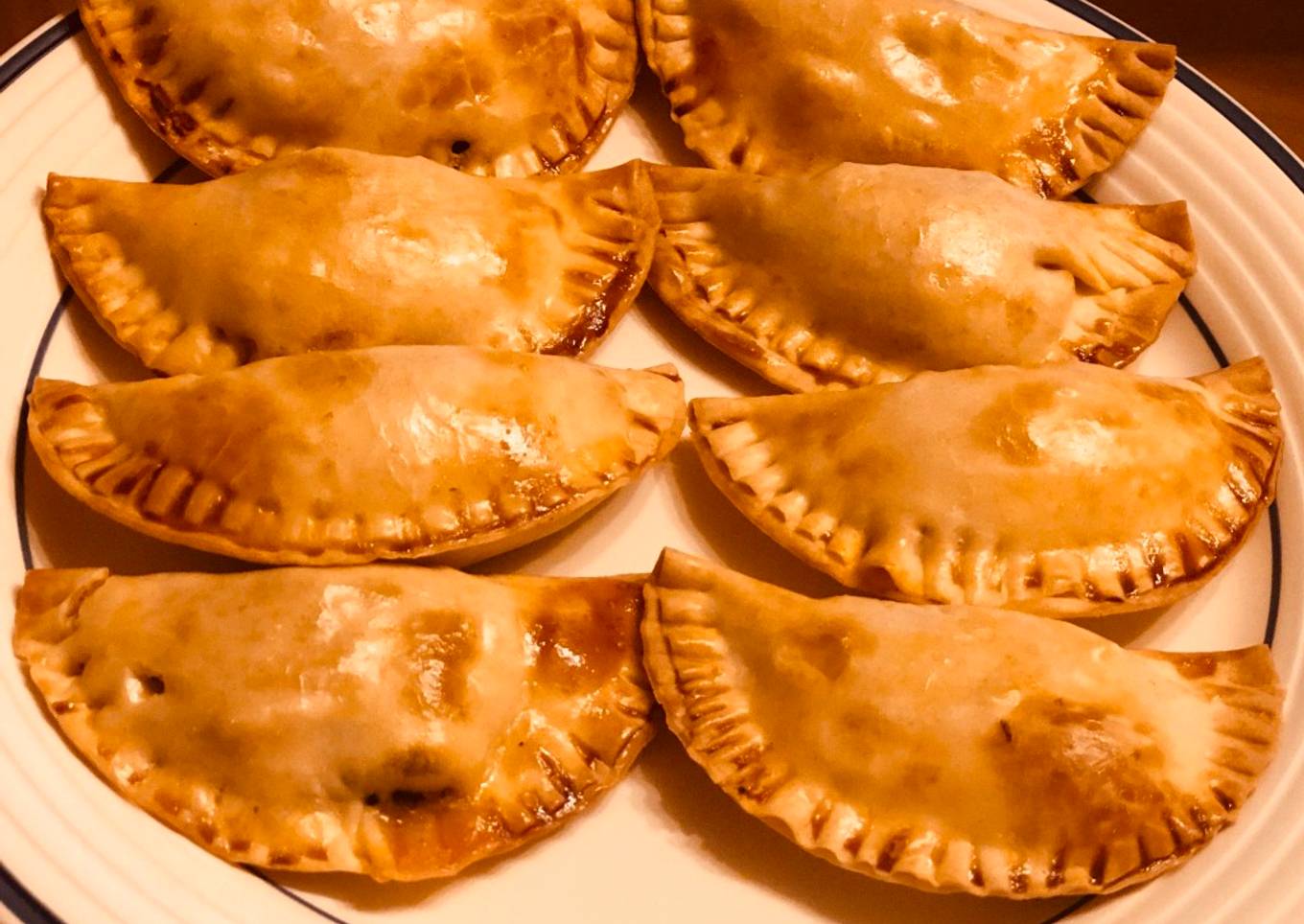 Empanadillas caseras al horno rellenas de pisto