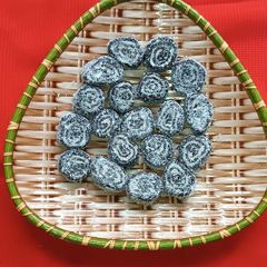 A picture of Oreo Swiss Rolls.