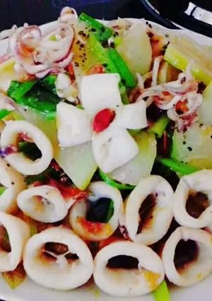 Hình của món Mực xào su hào cần tỏi.