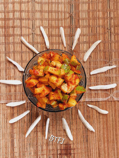 કાચી કેરી નું અથાણું (Kachi Keri Athanu Recipe In Gujarati) રેસીપી મુખ્ય ફોટો