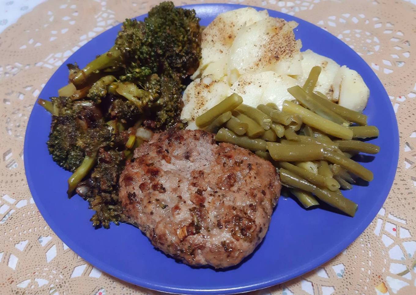 Steak haché accompagné de légumes 🍴