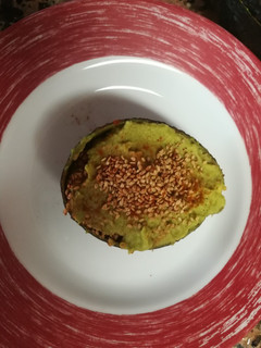 Una foto de Hummus de aguacate y garbanzos