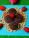 સ્ટ્રોબેરી ચોકલેટ મફિનસ (Strawberry Chocolate Muffins Recipe In Gujarati)
