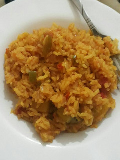 A picture of Cooked rice with matoke.