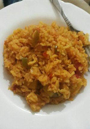 A picture of Cooked rice with matoke.