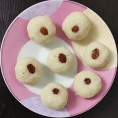 A picture of Poha coconut ladu.