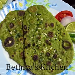 A picture of Spinach Garlic Naan.