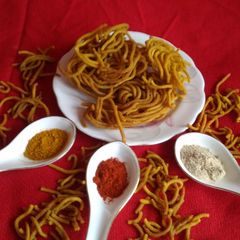 A picture of Aloo bhujia.
