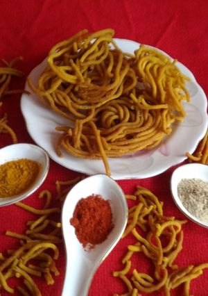 A picture of Aloo bhujia.