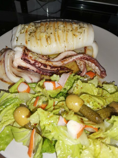 Una foto de Calamar a la plancha con salsa Mery
