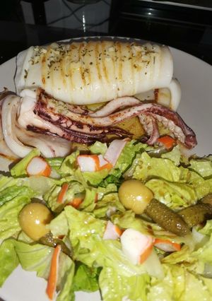 Una foto de Calamar a la plancha con salsa Mery