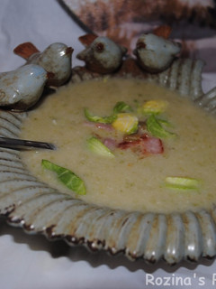 A picture of Brussels sprouts soup.
