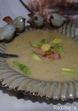 A picture of Brussels sprouts soup.