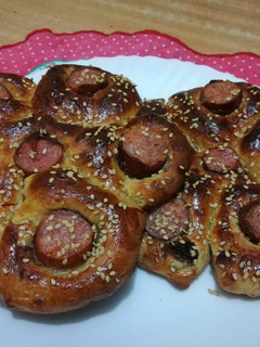 A picture of Sausage flower bread.