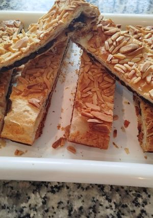 Una foto de Hojaldre Rectangular Cerrado Dulce con Canela y Chocolate o a Tu Gusto