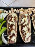Canoas de berenjenas decoradas con vegetales