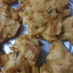 A picture of Aloo k pkode.