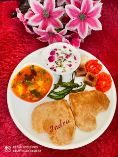 आलू टमाटर खीर -पूड़ी (Aloo Tamatar kheer puri recipe in Hindi) रेसिपी मुख्य फोटो