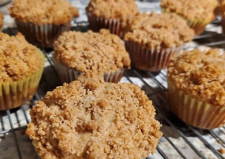 Apple Walnut Crumble Muffins